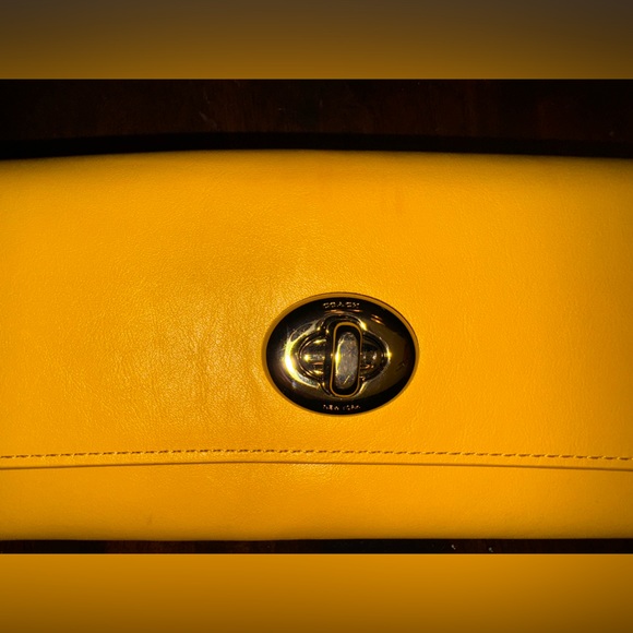 Coach mustard yellow wallet - Picture 14 of 14